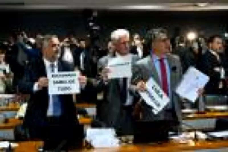 PT cria termo 'bolsomaster' para ligar Flávio Bolsonaro a fraudes do Banco Master