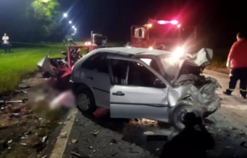 Quatro mortos em colisão frontal na PR-463 em Colorado, PR