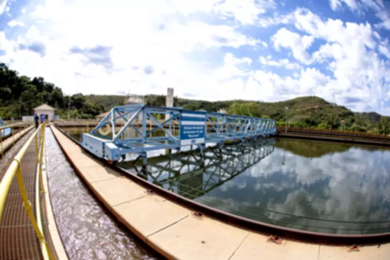Queda de égua em adutora da Copasa afeta abastecimento em oito cidades da Grande BH