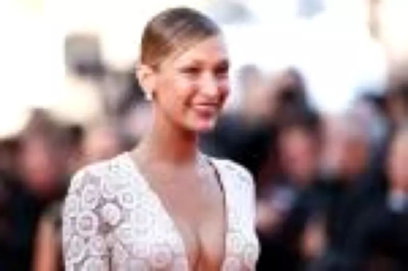 Renda Branca Volta à Moda: De Mia Goth a Bella Hadid em Cannes
