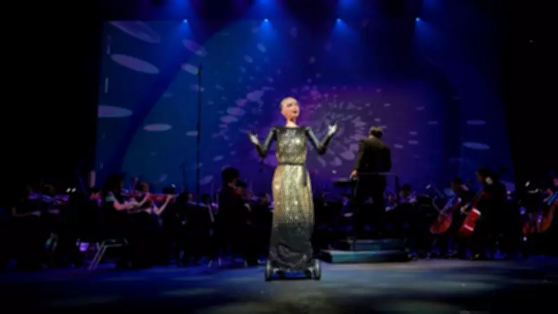 Robô humanóide Sophia se apresenta com orquestra sinfônica em Hong Kong