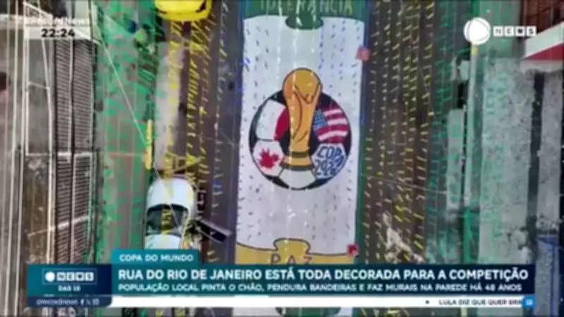 Rua no Rio mantém tradição de 48 anos de decoração para a Copa do Mundo
