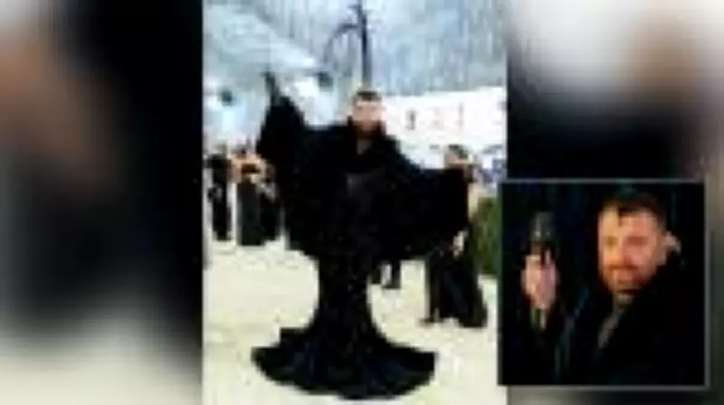 Sam Smith brilha no Met Gala com visual de Malévola e ventilador