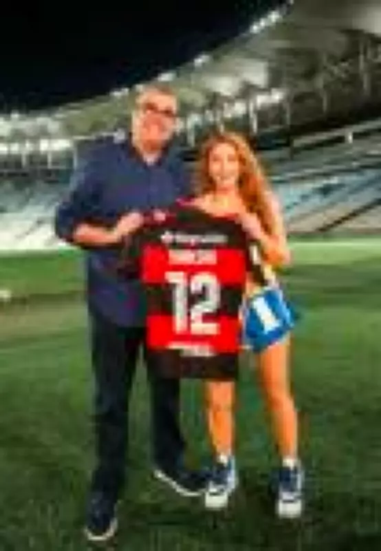 Shakira visita Maracanã antes de show gratuito em Copacabana no Rio