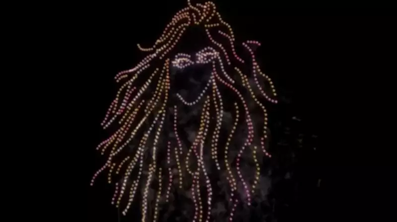 Show de drones com lobo e 'Te amo Brasil' abre apresentação de Shakira em Copacabana