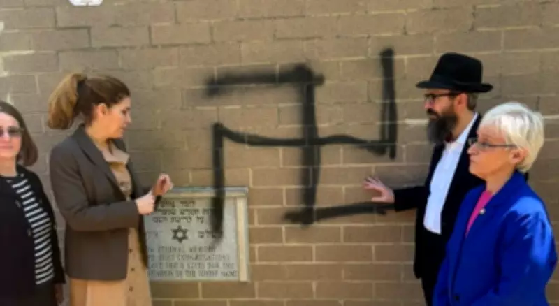 Suásticas e grafites antissemitas vandalizam centros judaicos em NY