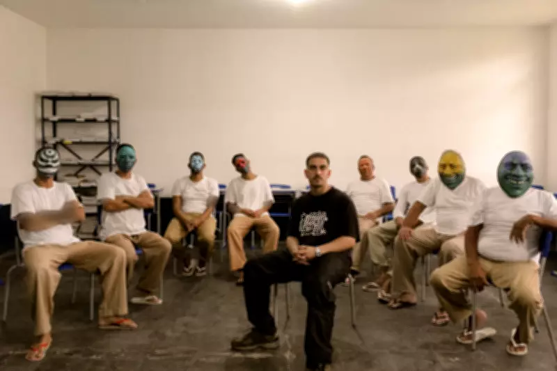 Teatro terapêutico leva arte e psicologia a presídio e Fundação Casa em SP