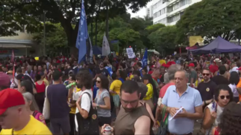 Trabalhadores em BH pedem fim da escala 6x1 e regulamentação de apps