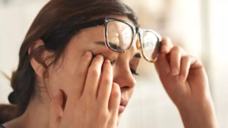Tremores nas pálpebras? Saiba o que pode causar e como resolver