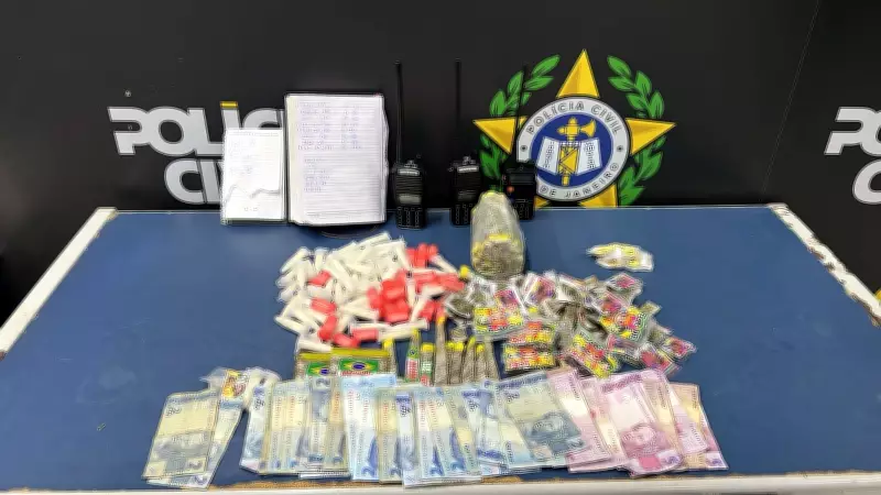 Triplo é preso e adolescente apreendido com drogas em Angra dos Reis