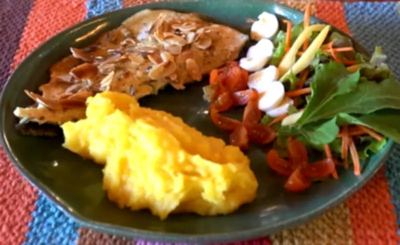 Truta grelhada com purê de batata-baroa: receita da serra fluminense