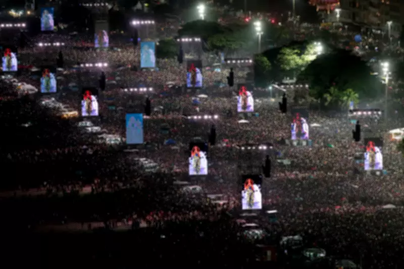Turista paulista pede shows só de divas pop ao prefeito do Rio