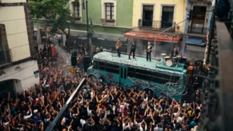 U2 grava clipe de 'Street of Dreams' e apoia torneio social no México