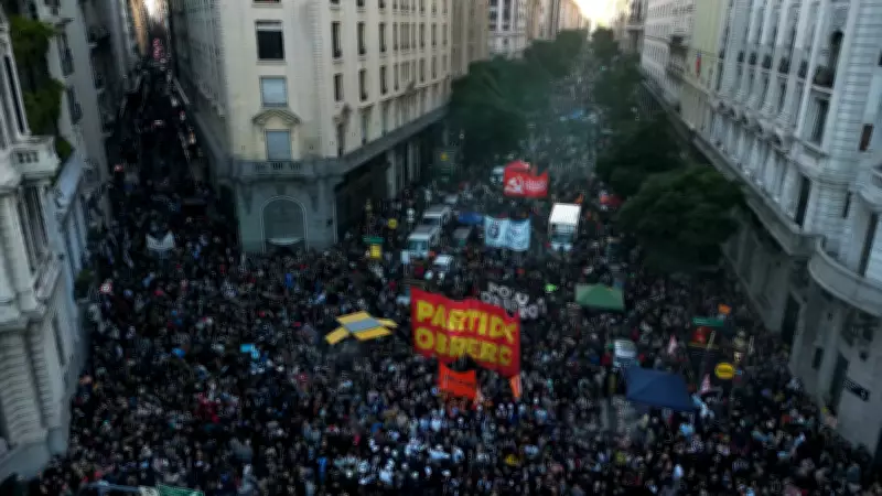 Universidades argentinas protestam contra cortes orçamentários e congelamento salarial