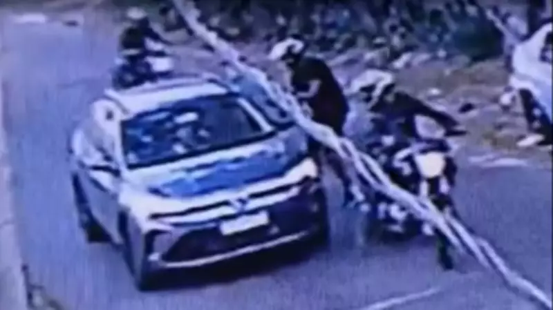 Vídeo mostra assalto que matou pai levando filho para futebol no Rio
