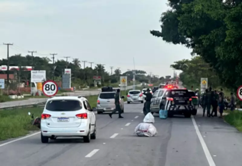 Vídeo mostra carro atropelando PM caído na pista após colisão com animal