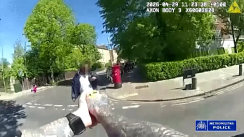 Vídeo mostra policiais ameaçados antes de prender acusado de ataque em Londres