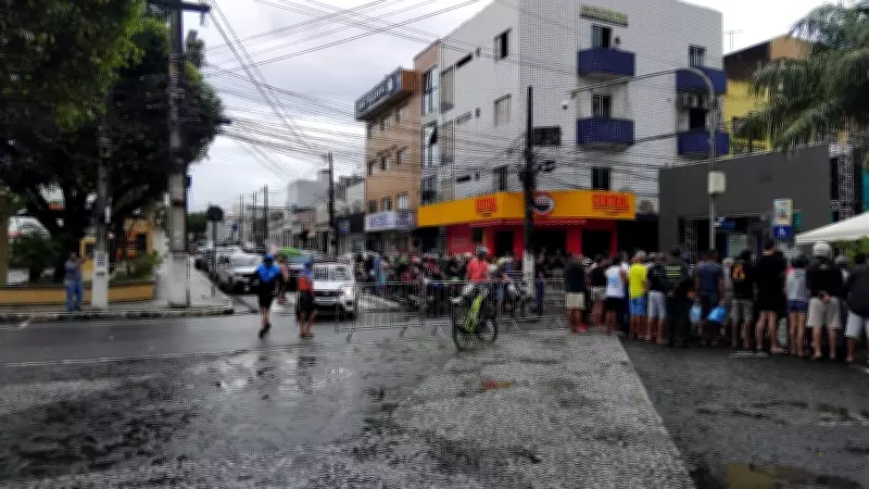 Vítimas de choque elétrico em corrida são sepultadas na Paraíba