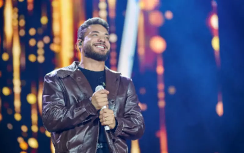 Wesley Safadão vira cupido e tenta ajudar fã a reatar namoro em show