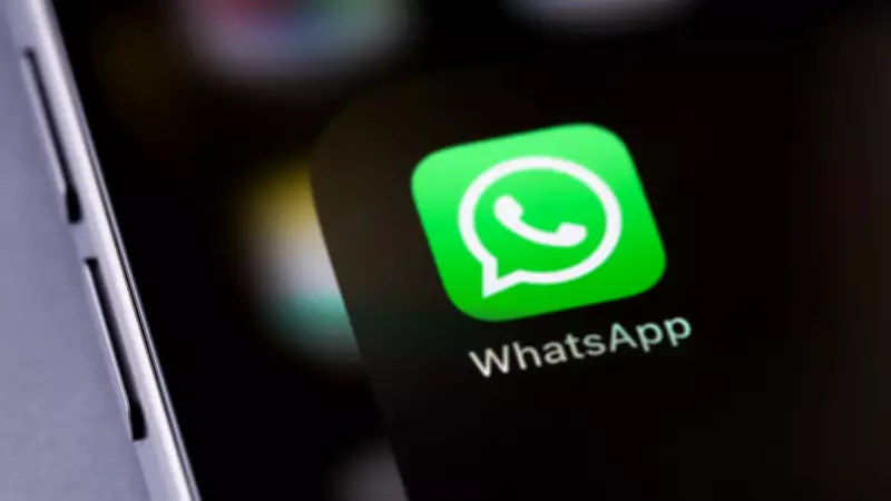 WhatsApp integra design Liquid Glass do iOS 26 em iPhones
