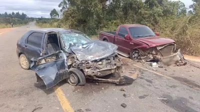 Acidente com três veículos deixa família ferida em Taiobeiras