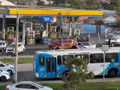 Acidente entre viatura dos bombeiros e carro deixa quatro feridos em Campinas