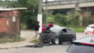 Batida entre carro e ônibus deixa três feridos no Parque São Rafael