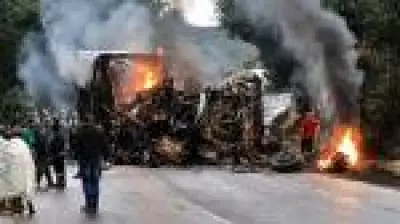 Batida frontal entre ônibus e caminhão deixa 8 mortos em MG