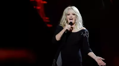 Bonnie Tyler se recupera após cirurgia de emergência no intestino