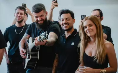 Cantores sertanejos emocionam idosos com homenagem de Dia das Mães em Goiânia