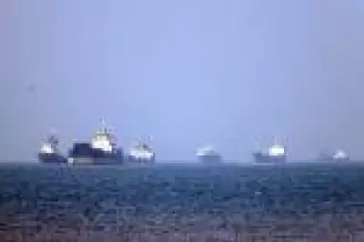 China pede cessar-fogo e reabertura do Estreito de Ormuz a EUA e Irã