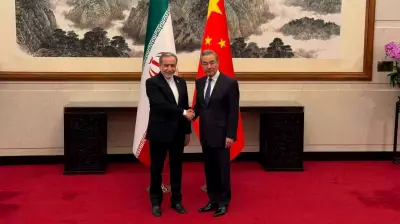 China pede cessar-fogo entre EUA e Irã e reabertura do Estreito de Ormuz
