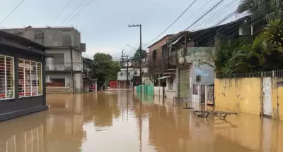 Chuvas fortes alagam bairros da Zona Oeste do Recife e elevam nível do Rio Teipió
