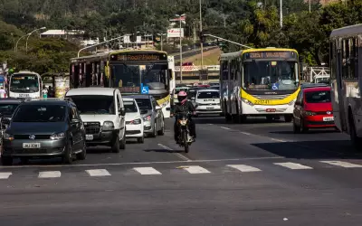 CLDF aprova projeto de lei para faixa exclusiva de motos no Distrito Federal