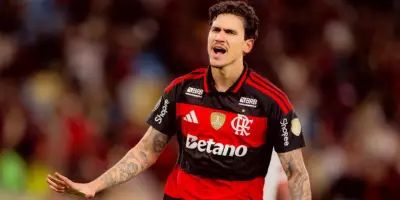 Com golaço de Pedro, Flamengo vence Estudiantes e garante vaga nas oitavas