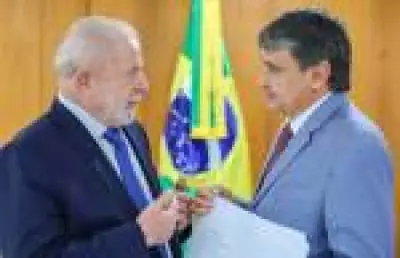 Coordenador da campanha de Lula afirma que Flávio Bolsonaro atingiu o teto nas pesquisas