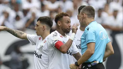 Coritiba vence Santos por 3 a 0 em jogo marcado por erro na substituição de Neymar