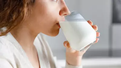 Cortar leite sem orientação pode trazer riscos à saúde