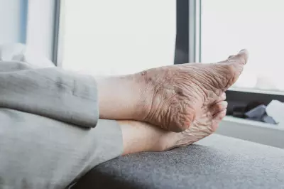 Cortar unhas dos pés: teste simples revela risco de queda em idosos