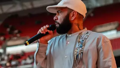 Daniel Alves discursa para 35 mil pessoas e cita fé após prisão