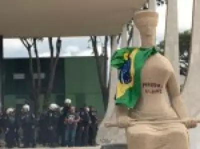 Débora do Batom pede ao STF revisão de pena com base no PL da Dosimetria