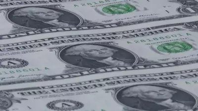 Dólar abre em queda nesta sexta-feira (8) e atinge R$ 4,91