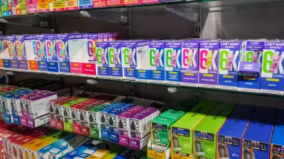 EUA autorizam venda de cigarros eletrônicos com sabor de frutas pela primeira vez