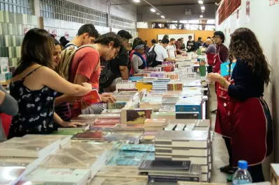 Feira do Livro da UFSCar começa com 2 mil títulos e até 70% de desconto