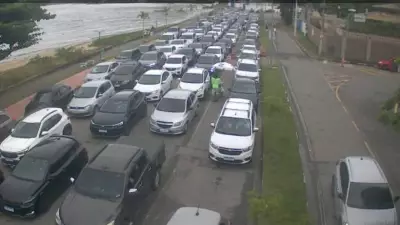 Fila de balsa entre Ilhabela e São Sebastião chega a 3h30 na volta do feriado