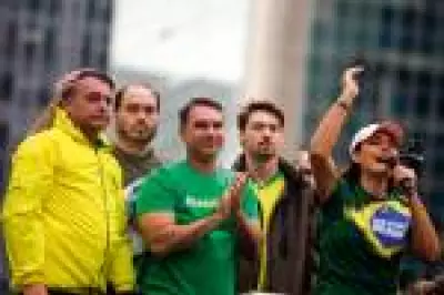 Flávio Bolsonaro diz que não vai puxar a orelha de ninguém em pré-campanha