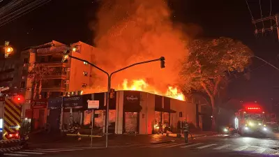 Incêndio de grandes proporções atinge padaria na Zona Leste de Porto Alegre
