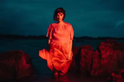 Juliana Linhares lança obra-prima 'Até cansar o cansaço' com 5 estrelas