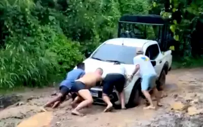 Lama bloqueia acesso de veículos a praias de Fernando de Noronha