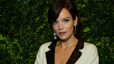 Lily Allen celebra vinda ao Brasil e cita boate e influenciadoras em post